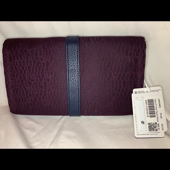 Lululemon Test of Time Travel Wallet - Picture 2 of 6